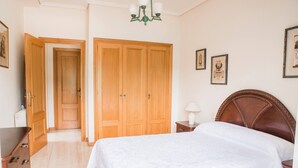2 bedrooms, iron/ironing board, bed sheets - Beautiful Touristic Apartment in Front of the Beach Samil 55 2nd Floor (Vigo)