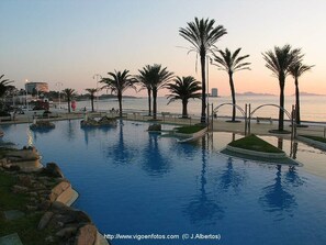 Pool - Beautiful Touristic Apartment in Front of the Beach Samil 55 2nd Floor (Vigo)