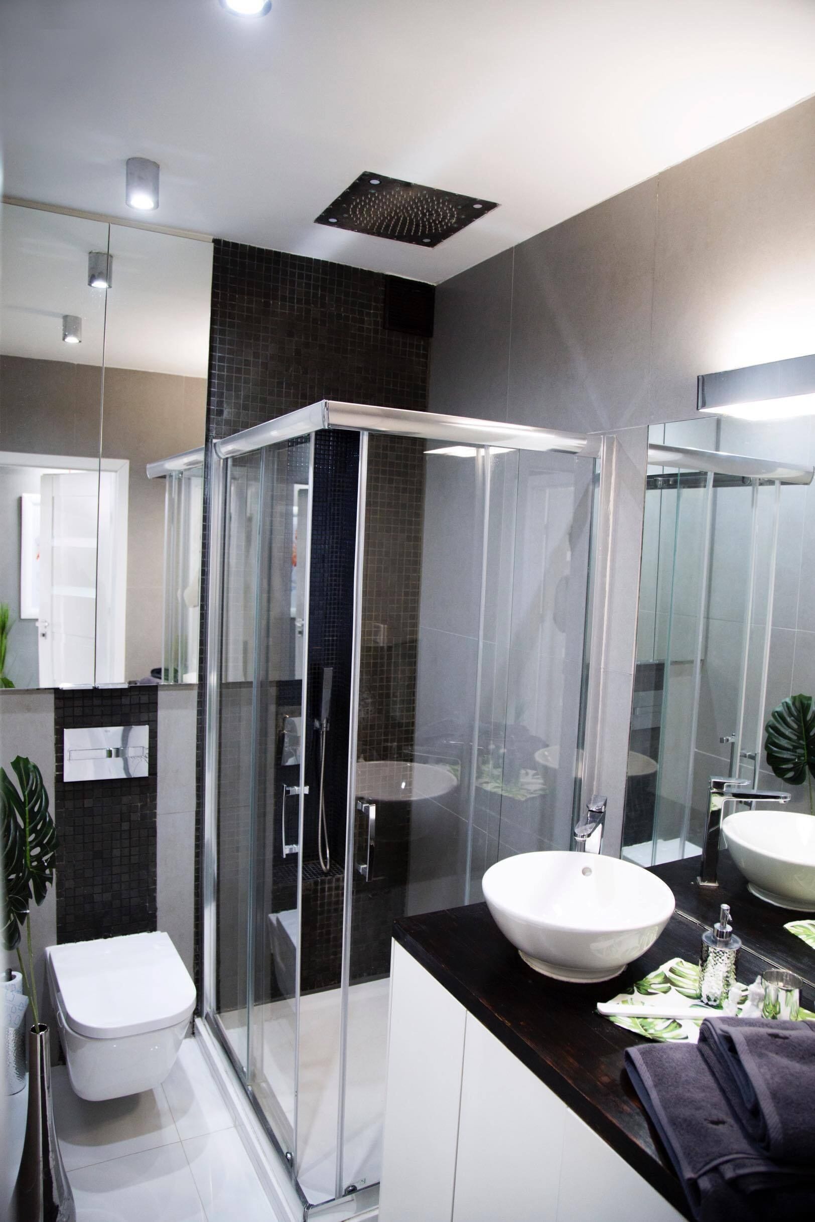 Apartamento, 1 habitación | Baño | Ducha, artículos de higiene personal gratuitos y secador de pelo