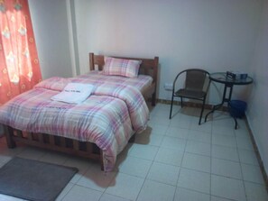 Single Room | 1 bedroom, desk, blackout drapes, free WiFi