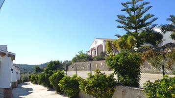 House, 2 Bedrooms, Smoking, Balcony | Front of property