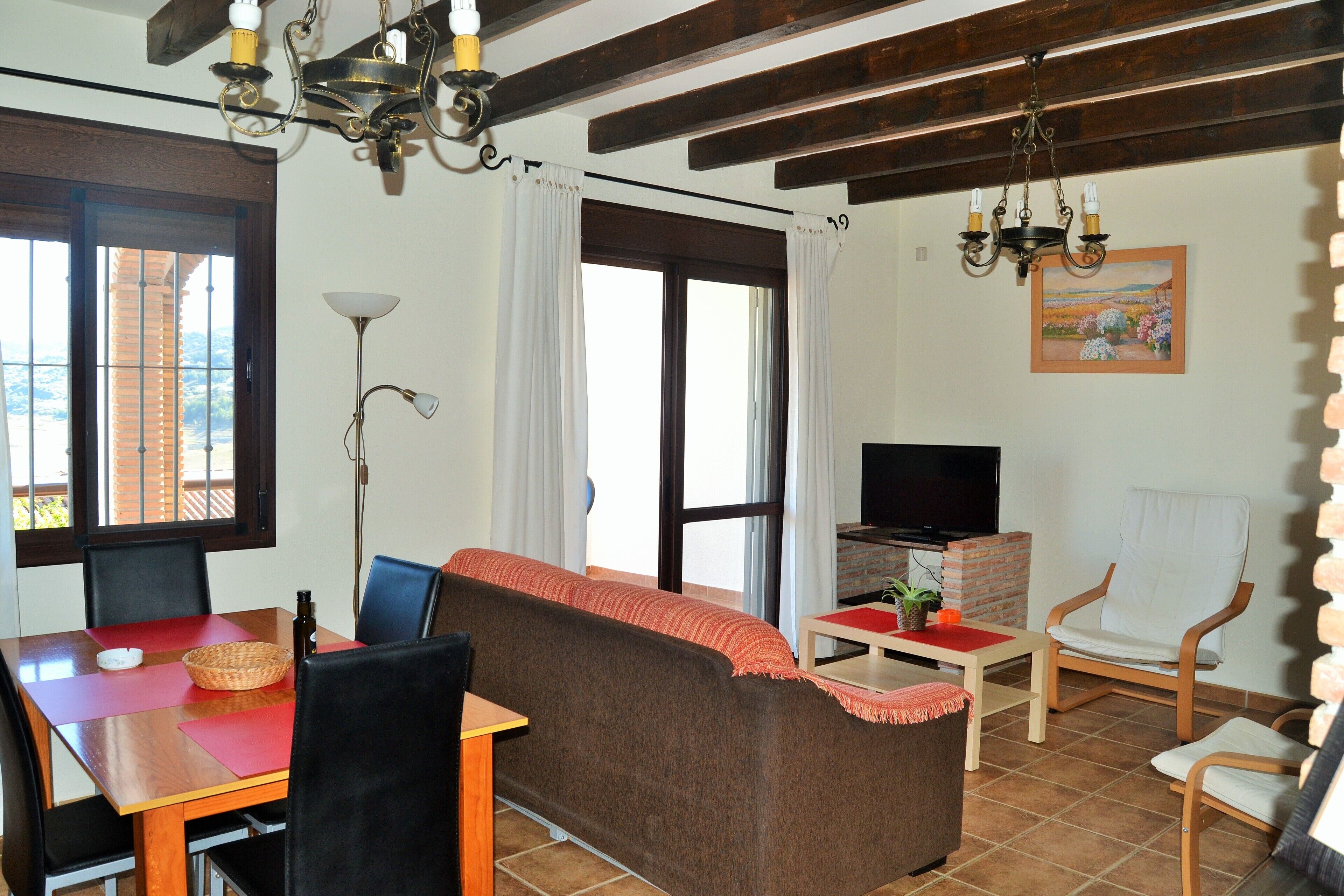 Casa, 2 dormitoris, fumadors, balcó | Servei de restauració