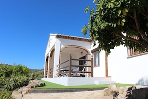 House, 2 Bedrooms, Smoking, Balcony | Front of property