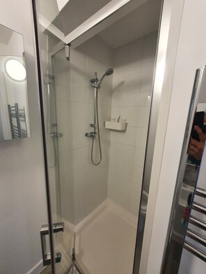 Shower, towels