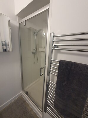 Douche, serviettes fournies