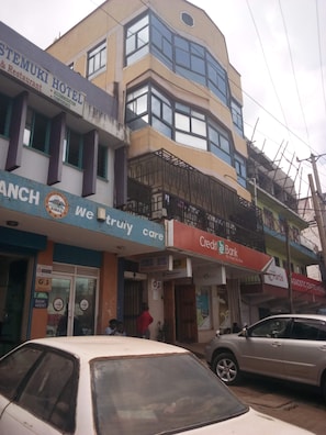 Front of property - Stemuki Guest House (Meru)