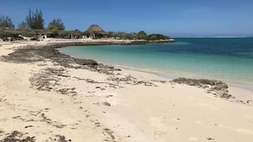 Pantai pribadi dan pasir putih
