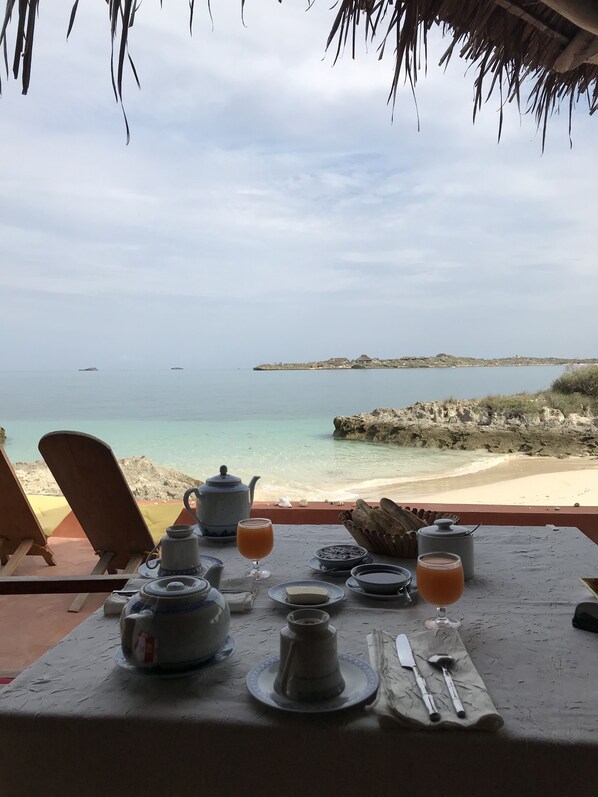 Daily continental breakfast (EUR 4 per person)