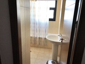 Bathroom - Comfortable Apartment With Wifi and Parking Space (Monachil)