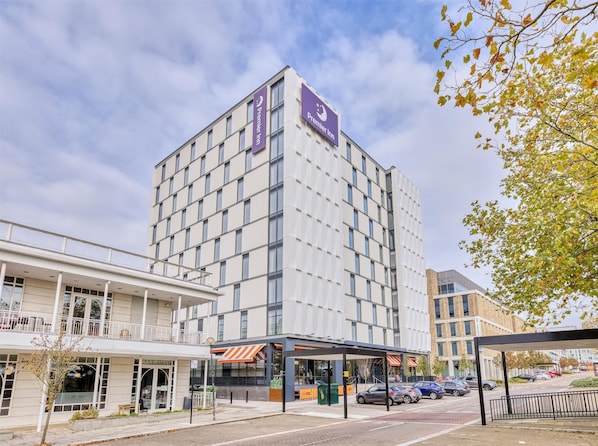 Exterior - Premier Inn Milton Keynes Central - Avebury Boulevard (Milton Keynes)