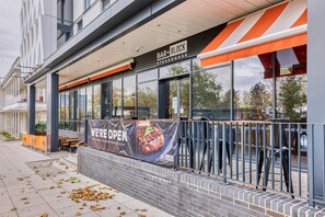 Exterior - Premier Inn Milton Keynes Central - Avebury Boulevard (Milton Keynes)