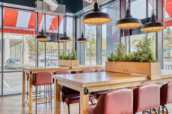 Restaurant - Premier Inn Milton Keynes Central - Avebury Boulevard (Milton Keynes)