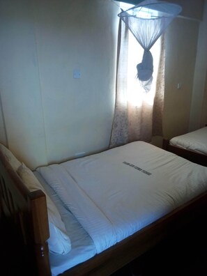 Habitación doble | Escritorio, wifi gratis, ropa de cama