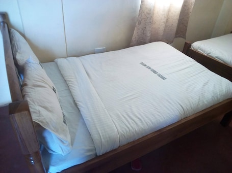 Double Room | Desk, free WiFi, bed sheets