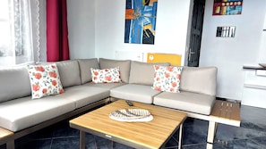 Living room - Modern Holiday Home With Balcony With sea and Mountain Views no Teide-view (Icod de los Vinos)