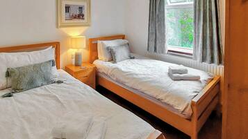 5 bedrooms, free WiFi, bed sheets