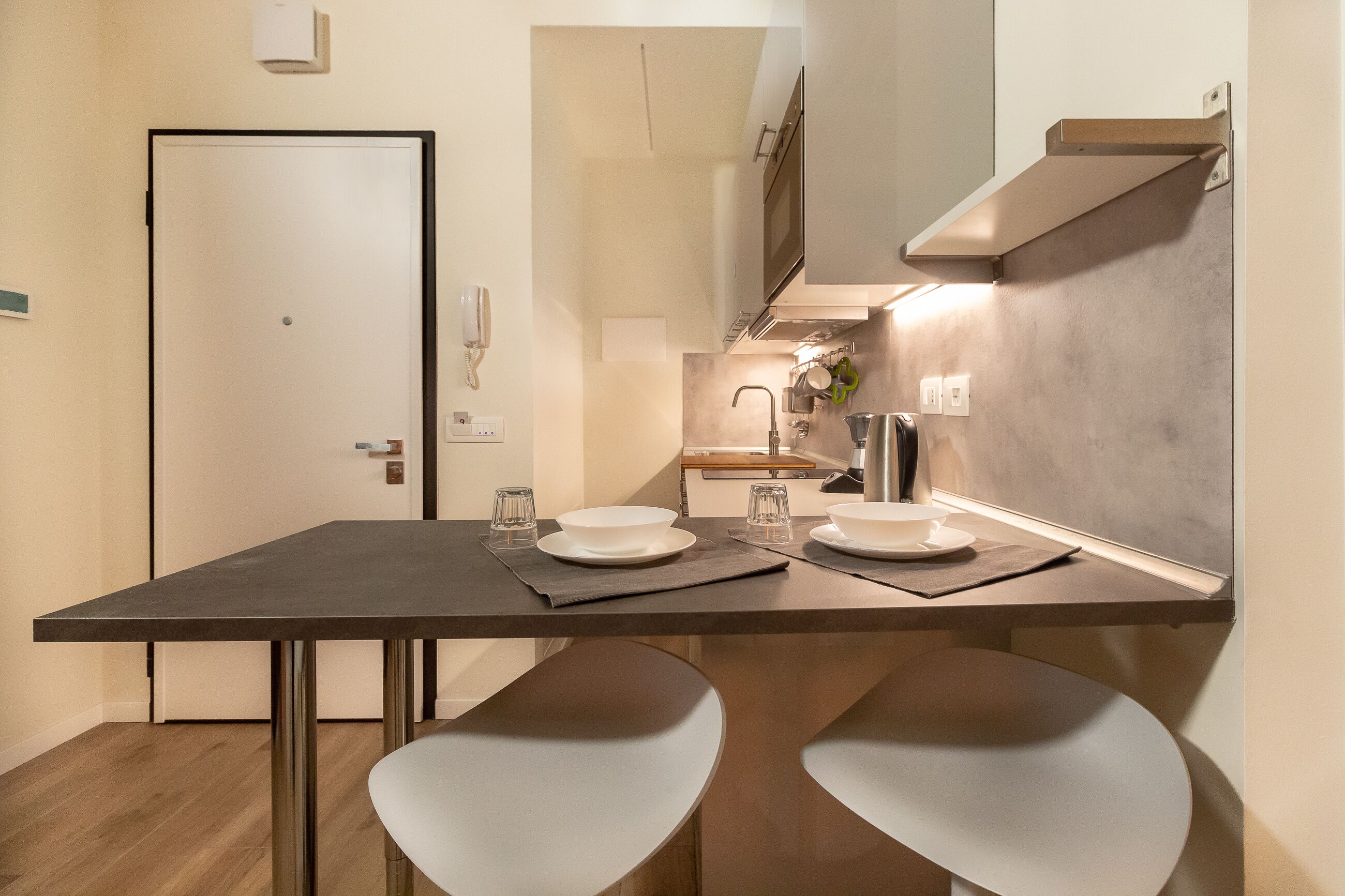 City Apartment (FN 5) | In-room dining