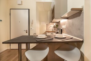 City Apartment (FN 5) | In-room dining - Alessia's Building- Affori FN (Milan)