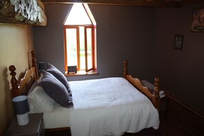 3 bedrooms, travel cot, WiFi