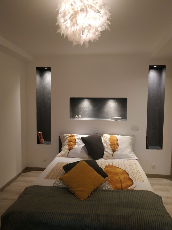 2 bedrooms, iron/ironing board, travel cot, free WiFi