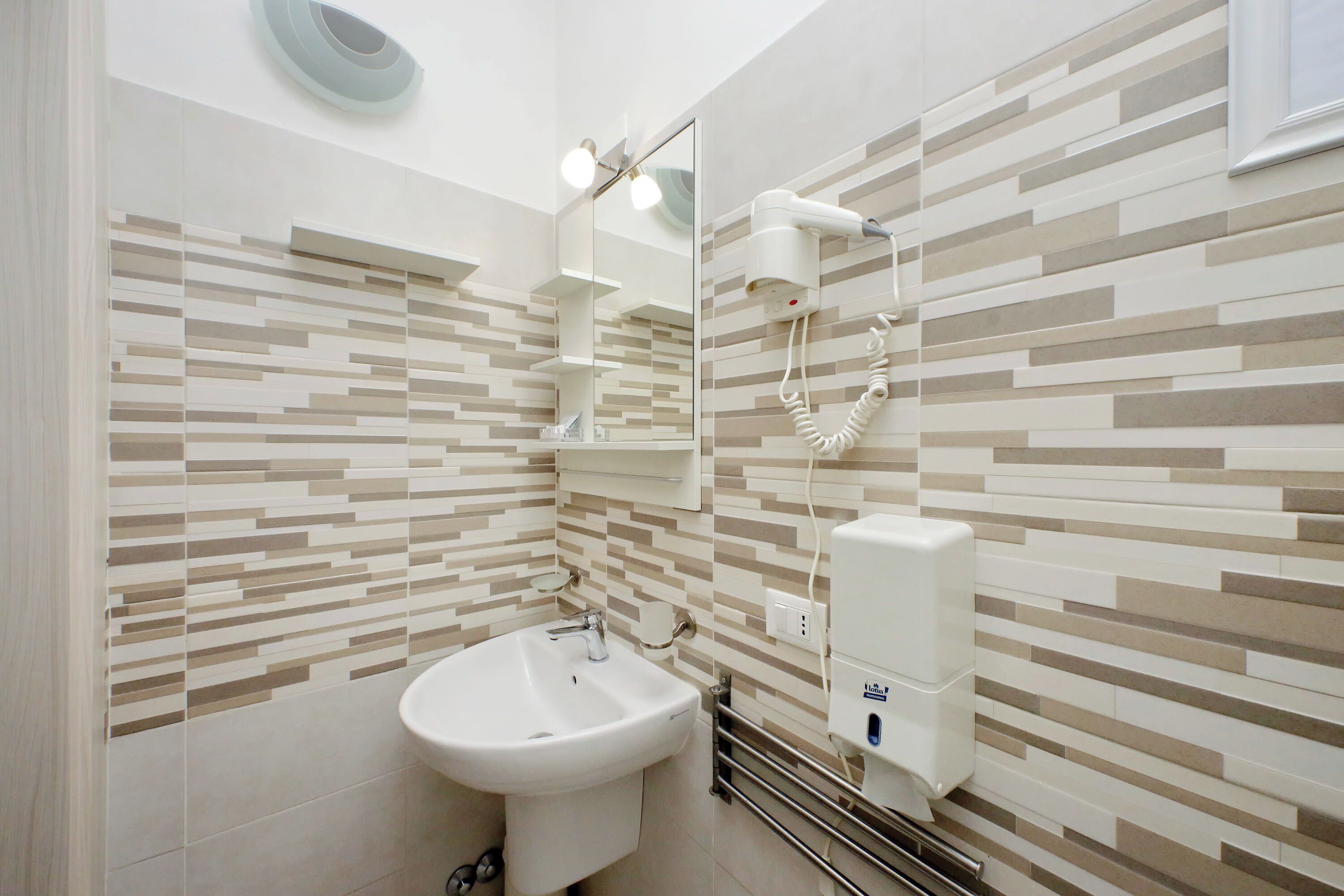 Family Quadruple Room | Bathroom | Shower, rainfall showerhead, hair dryer, bidet