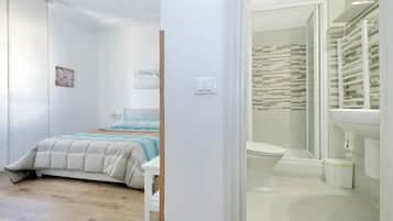 Habitación triple Confort | Ropa de cama de alta calidad y decoración personalizada