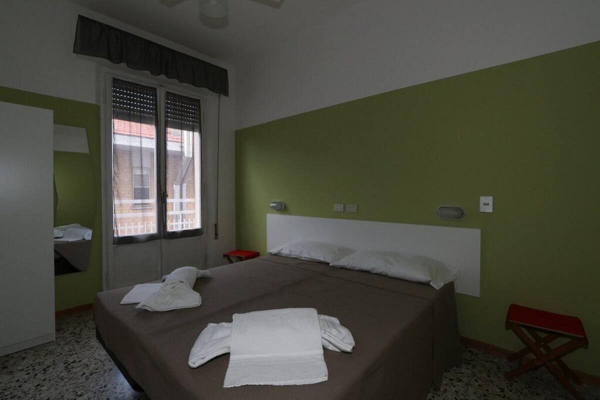 Free cots/infant beds, free WiFi