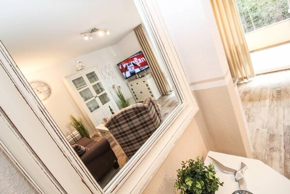 Apartment, 2 Schlafzimmer | Wohnbereich | Flachbildfernseher