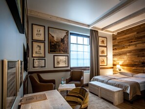 ห้องดับเบิล | ห้องพักตกแต่งอย่างมีเอกลักษณ์, โต๊ะทำงาน, พื้นที่ทำงานแบบใช้แล็ปท็อป