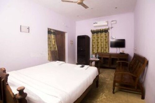 Saral Resort - Near Serenity Beach and Auroville Beach