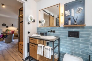 Artículos de tocador de diseñador, secador de pelo, toallas, jabón