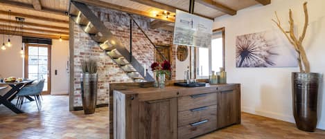 Deluxe Apartment | Private kitchen | Fridge, stovetop, espresso maker, coffee/tea maker