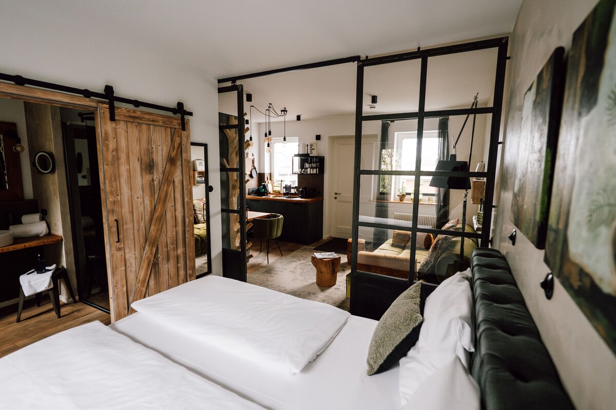 Superior | Premium bedding, in-room safe, soundproofing, free WiFi