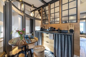 Deluxe Double Room (Weitblick) | Private kitchen
