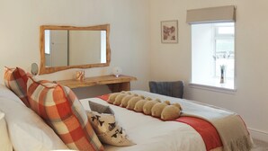 2 bedrooms, WiFi (free), bed sheets