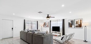 Smart TV, Netflix, Hulu, streaming services - 4BR retreat w/ heated pool, backyard & BBQ grill (Dania Beach)