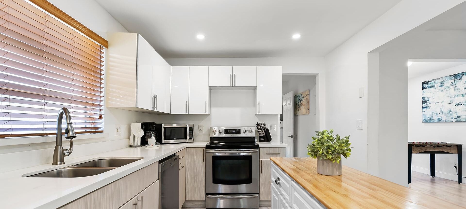 冷蔵庫、電子レンジ、オーブン、コンロ