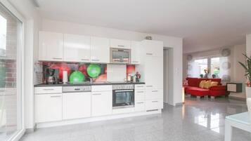 Apartemen | Dapur pribadi | Lemari es besar, microwave, oven, dan kompor