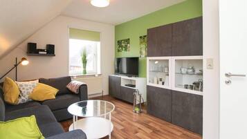 Apartemen, 2 kamar tidur | Area keluarga | TV layar datar