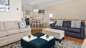 Living area - Walk to BeachBoardwalk, GameRoom, Bikes, BeachGear (Ocean City)