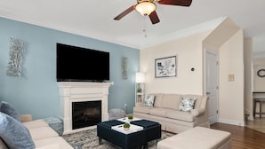 Living area - Walk to BeachBoardwalk, GameRoom, Bikes, BeachGear (Ocean City)