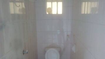 Single Room | Bathroom | Shower, rainfall showerhead, slippers, towels