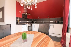 Apartment, 2 Schlafzimmer (Apartment Kunsleben OG) | Eigene Küche | Kühlschrank, Mikrowelle, Ofen, Herdplatte