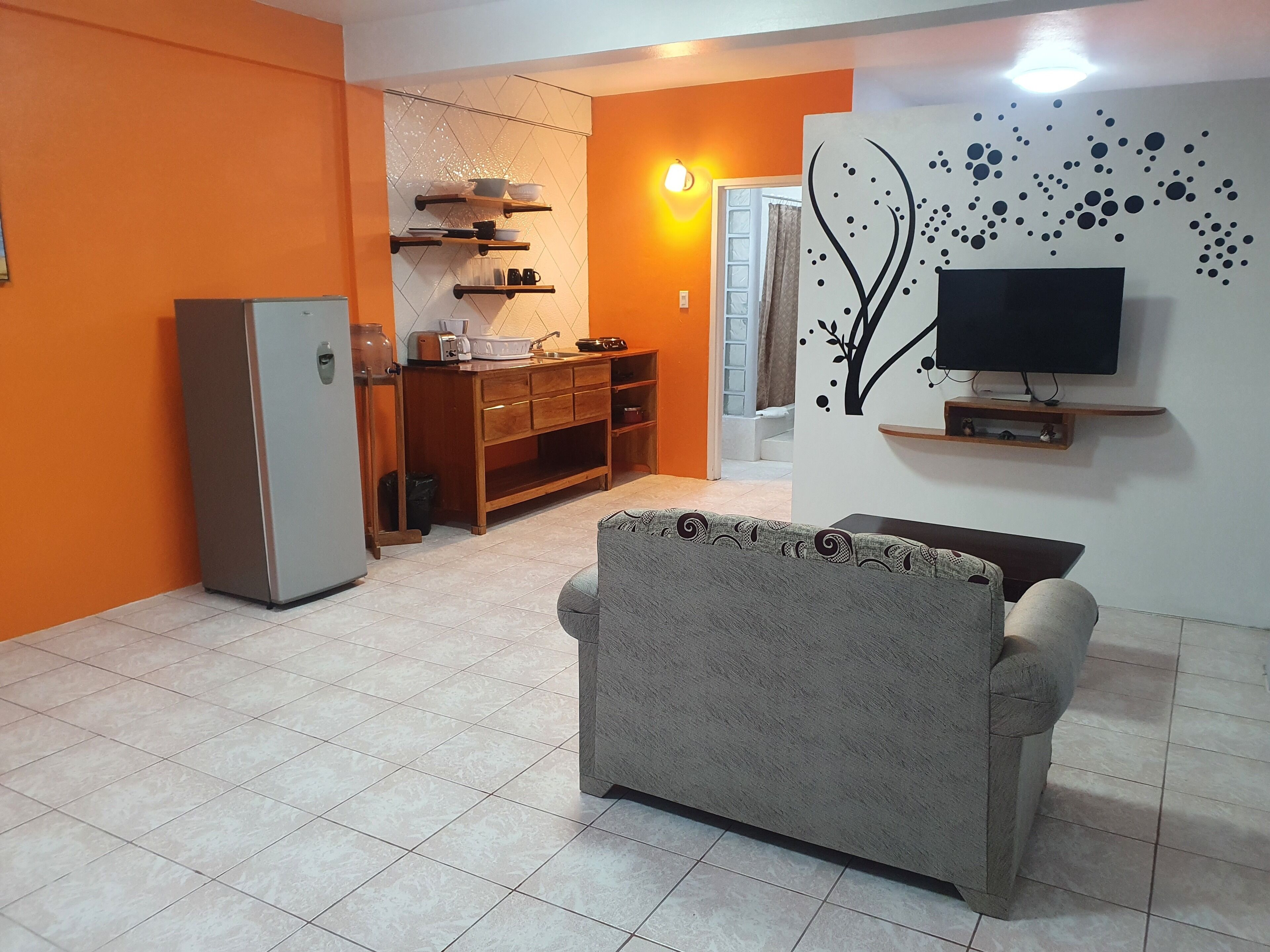 Design Studio Suite | Premium bedding, down comforters, laptop workspace, free WiFi