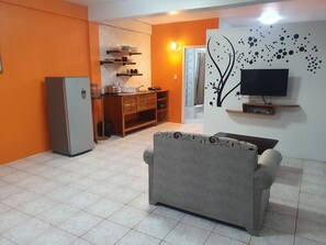 デザイン スタジオスイート | 高級寝具、羽毛の掛け布団、ノートパソコン用作業スペース、WiFi (無料)