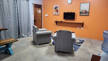 Family Suite | Living area | 32-inch flat-screen TV with digital channels, TV