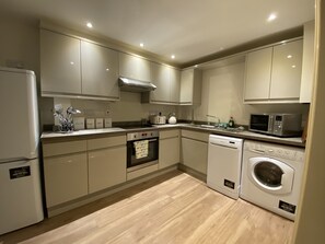 Comfort House, Private Bathroom | Private kitchen - Suitely Flour House (Cheltenham)