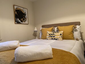 Comfort House, Private Bathroom | 2 bedrooms - Suitely Flour House (Cheltenham)