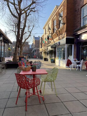 Comfort House, Private Bathroom | Outdoor dining - Suitely Flour House (Cheltenham)