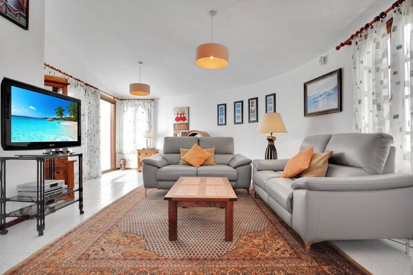 Villa, 2 Bedrooms, Smoking, Private Pool | Room amenity